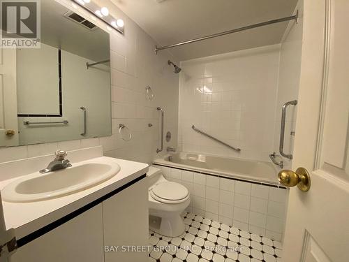 1211 - 1 Massey Square, Toronto, ON - Indoor Photo Showing Bathroom