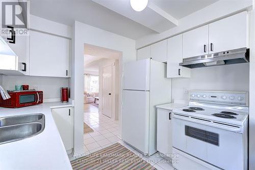 1126 Beechnut Road, Oakville, ON - Indoor Photo Showing Kitchen With Double Sink