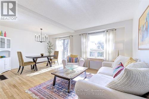 1126 Beechnut Road, Oakville, ON - Indoor Photo Showing Living Room