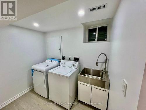 1126 Beechnut Road, Oakville, ON - Indoor Photo Showing Laundry Room