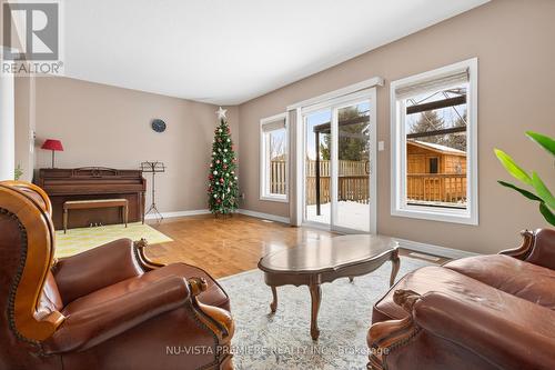 1372 Pleasantview Drive, London, ON - Indoor Photo Showing Living Room