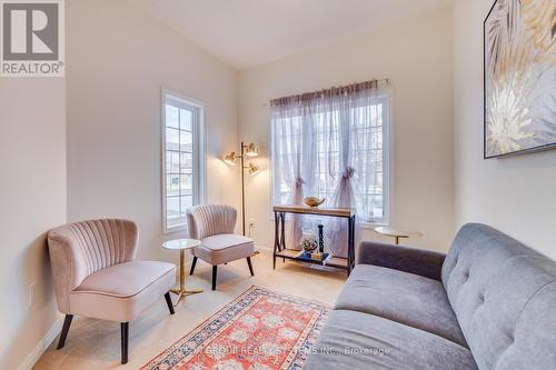 299 Mortimer Crescent, Milton, ON - Indoor Photo Showing Living Room