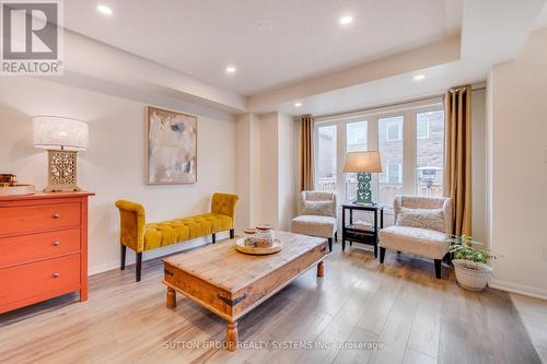 299 Mortimer Crescent, Milton, ON - Indoor Photo Showing Living Room