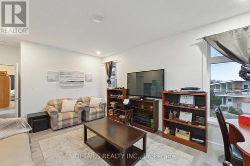 135 Duford Street, Ottawa, ON - Indoor Photo Showing Living Room