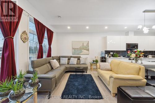 135 Duford Street, Ottawa, ON - Indoor Photo Showing Living Room