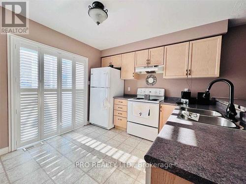 44 - 2800 Courtice Road, Clarington, ON - Indoor Photo Showing Kitchen With Double Sink