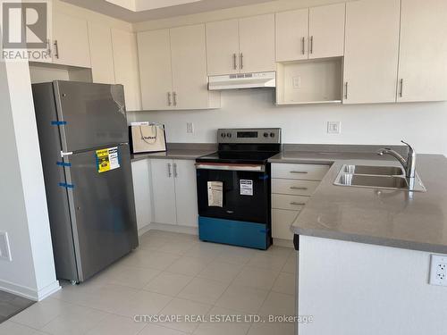 788 Heathrow Path, Oshawa, ON - Indoor Photo Showing Kitchen With Double Sink