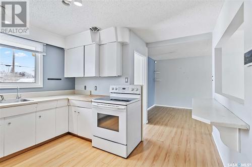 2506 Ewart Avenue, Saskatoon, SK - Indoor Photo Showing Kitchen