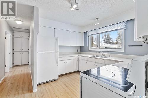 2506 Ewart Avenue, Saskatoon, SK - Indoor Photo Showing Kitchen With Double Sink