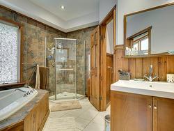 Ensuite bathroom - 