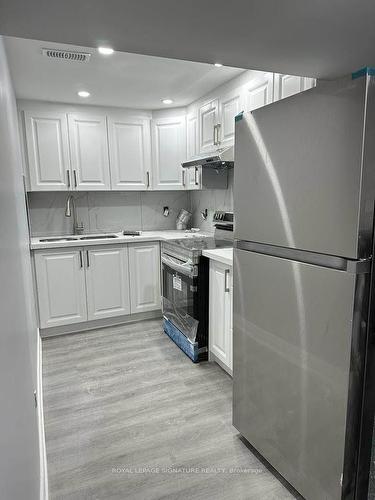 Lower-31 Norbert Rd, Brampton, ON - Indoor Photo Showing Kitchen