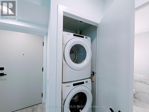 4204 - 327 King Street W, Toronto, ON - Indoor Photo Showing Laundry Room