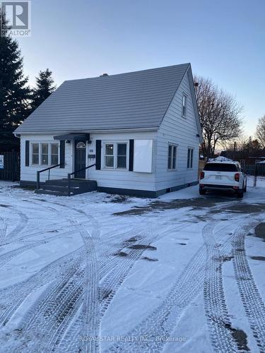 323 Queen Street E, Halton Hills, ON - Outdoor With Facade