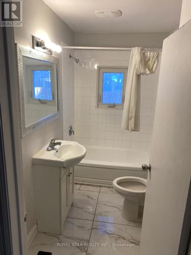 323 Queen Street E, Halton Hills, ON - Indoor Photo Showing Bathroom