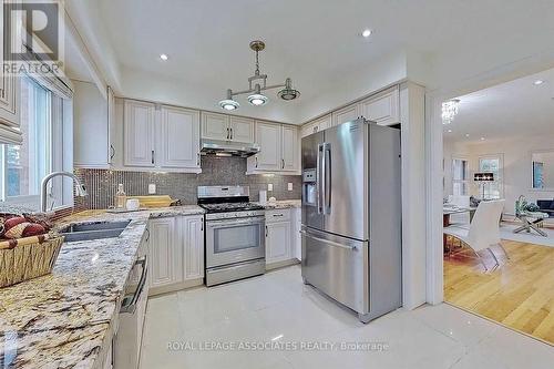 Upper - 44 Alpine Crescent, Richmond Hill, ON - Indoor Photo Showing Kitchen With Double Sink With Upgraded Kitchen