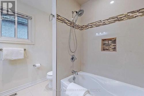 Upper - 44 Alpine Crescent, Richmond Hill, ON - Indoor Photo Showing Bathroom