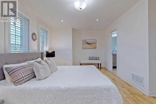 Upper - 44 Alpine Crescent, Richmond Hill, ON - Indoor Photo Showing Bedroom