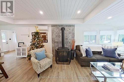 20 Tuyll Street, Bluewater (Bayfield), ON - Indoor Photo Showing Living Room