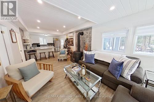 20 Tuyll Street, Bluewater (Bayfield), ON - Indoor Photo Showing Living Room