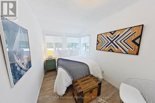 20 Tuyll Street, Bluewater (Bayfield), ON - Indoor Photo Showing Living Room