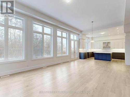 31 Meizhou Avenue, Markham, ON - Indoor Photo Showing Kitchen