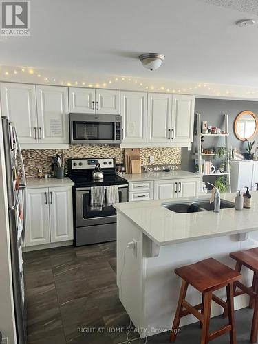 209 Hartsmere Drive, Ottawa, ON - Indoor Photo Showing Kitchen With Stainless Steel Kitchen With Upgraded Kitchen