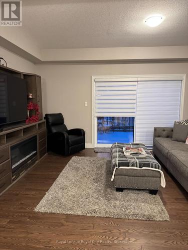 43 Hedley Lane, Centre Wellington (Elora/Salem), ON - Indoor Photo Showing Living Room