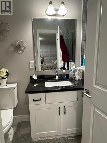 43 Hedley Lane, Centre Wellington (Elora/Salem), ON - Indoor Photo Showing Bathroom