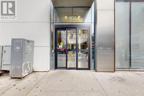 602 - 101 Peter Street, Toronto, ON -  With Exterior