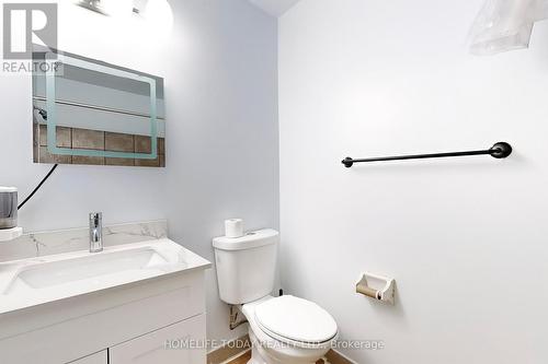 29 Wellington Avenue E, Oshawa, ON - Indoor Photo Showing Bathroom