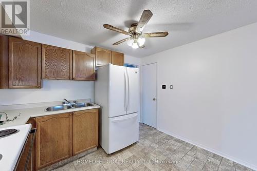 29 Wellington Avenue E, Oshawa, ON - Indoor Photo Showing Kitchen With Double Sink