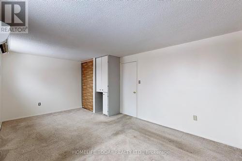 29 Wellington Avenue E, Oshawa, ON - Indoor Photo Showing Other Room