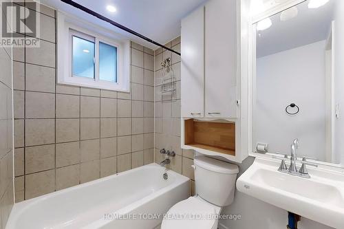 29 Wellington Avenue E, Oshawa, ON - Indoor Photo Showing Bathroom