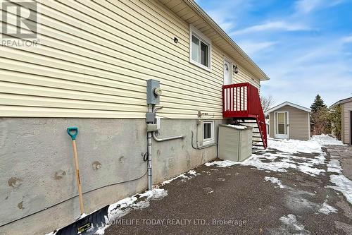 29 Wellington Avenue E, Oshawa, ON - Outdoor