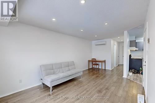 29 Wellington Avenue E, Oshawa, ON - Indoor Photo Showing Other Room