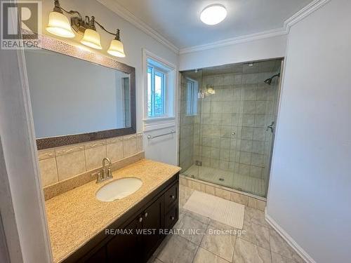 24 Neelands Street, Barrie, ON - Indoor Photo Showing Bathroom