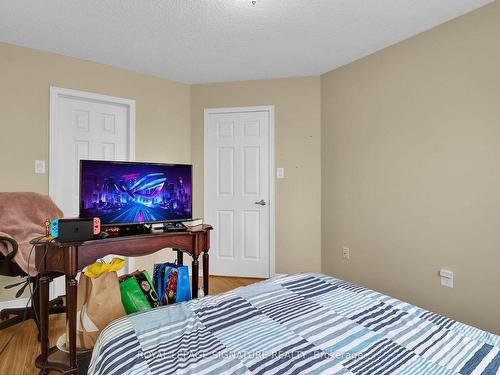 3218 Britannia Rd W, Mississauga, ON - Indoor Photo Showing Bedroom