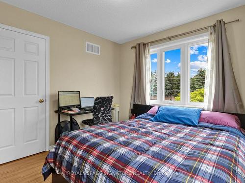 3218 Britannia Rd W, Mississauga, ON - Indoor Photo Showing Bedroom