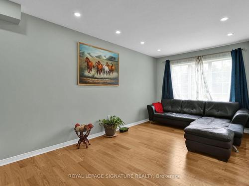 3218 Britannia Rd W, Mississauga, ON - Indoor Photo Showing Living Room