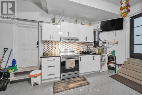 13 Rattlesnake Road W, Brampton, ON - Indoor Photo Showing Kitchen