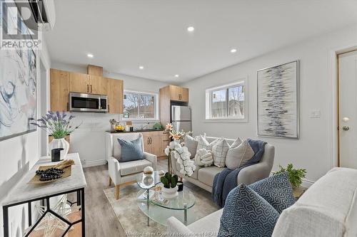 4782 Montgomery Drive Unit# B, Lasalle, ON - Indoor Photo Showing Living Room