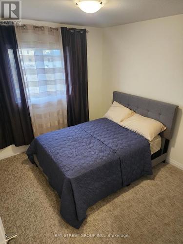 102 West Creek Court, Welland, ON - Indoor Photo Showing Bedroom