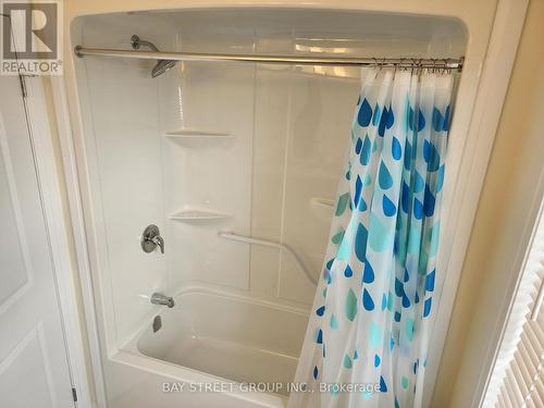 102 West Creek Court, Welland, ON - Indoor Photo Showing Bathroom