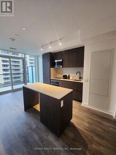 614S - 127 Broadway Avenue, Toronto, ON - Indoor Photo Showing Kitchen With Upgraded Kitchen