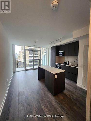 614S - 127 Broadway Avenue, Toronto, ON - Indoor Photo Showing Kitchen