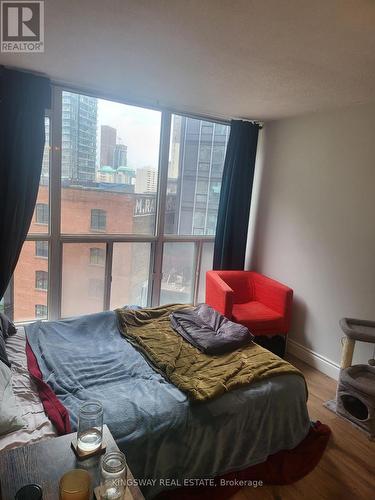 810 - 24 Wellesley Street, Toronto, ON - Indoor Photo Showing Bedroom