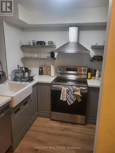 810 - 24 Wellesley Street, Toronto, ON - Indoor Photo Showing Kitchen