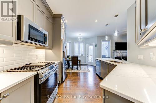 16 Walnut Drive, Wasaga Beach, ON - Indoor Photo Showing Kitchen With Upgraded Kitchen