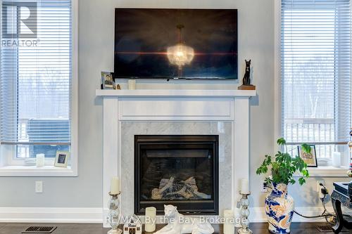 16 Walnut Drive, Wasaga Beach, ON - Indoor Photo Showing Living Room With Fireplace