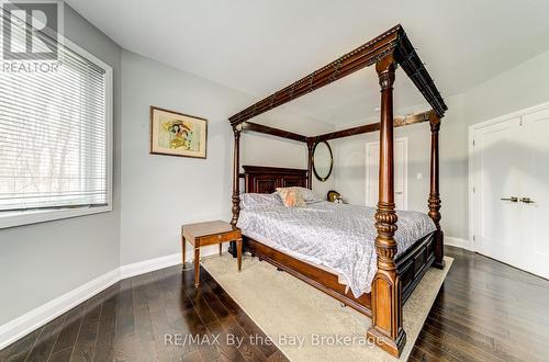 16 Walnut Drive, Wasaga Beach, ON - Indoor Photo Showing Bedroom